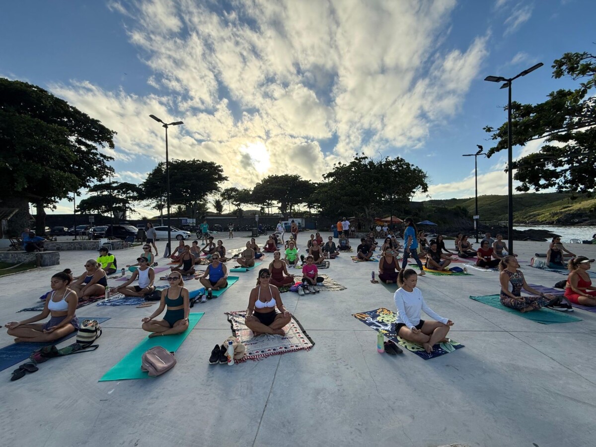 Canto do Forte recebe mais uma edição do projeto “Yoga no Forte” neste domingo (26)