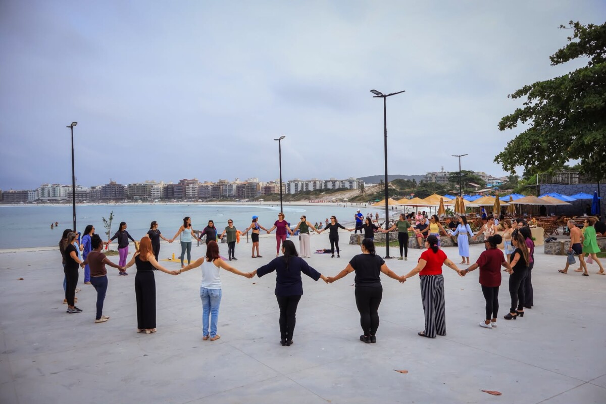Comemoração pelo Dia do Assistente Social tem aula especial de yoga no Canto do Forte