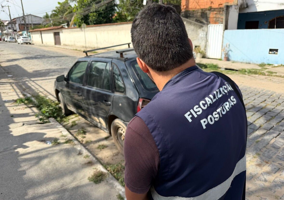 Prefeitura notifica veículos e oficina em mais uma etapa da Operação Cabo Frio em Ordem