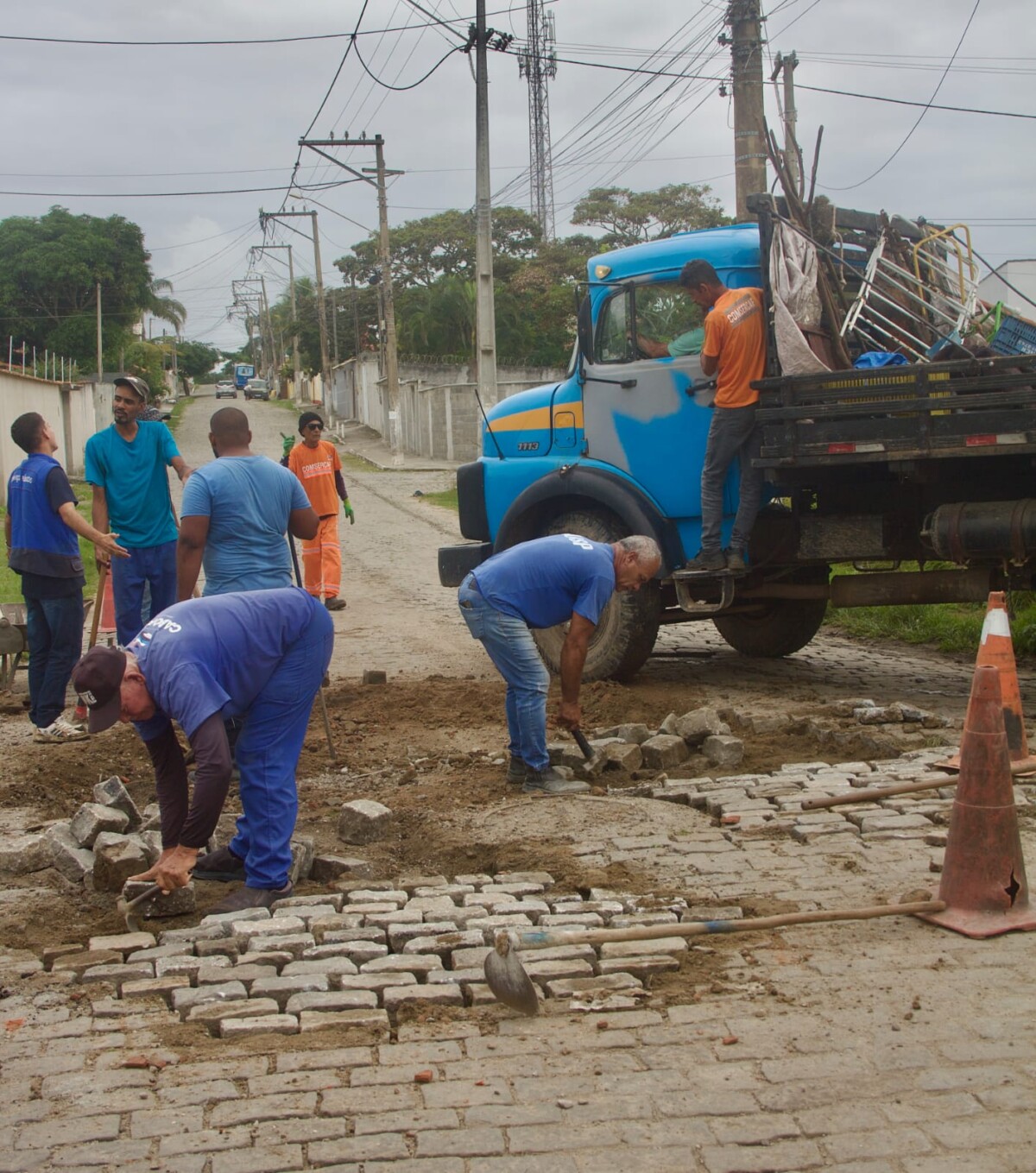 Prefeitura de Cabo Frio realiza serviços de calcetagem no Caminho de Búzios