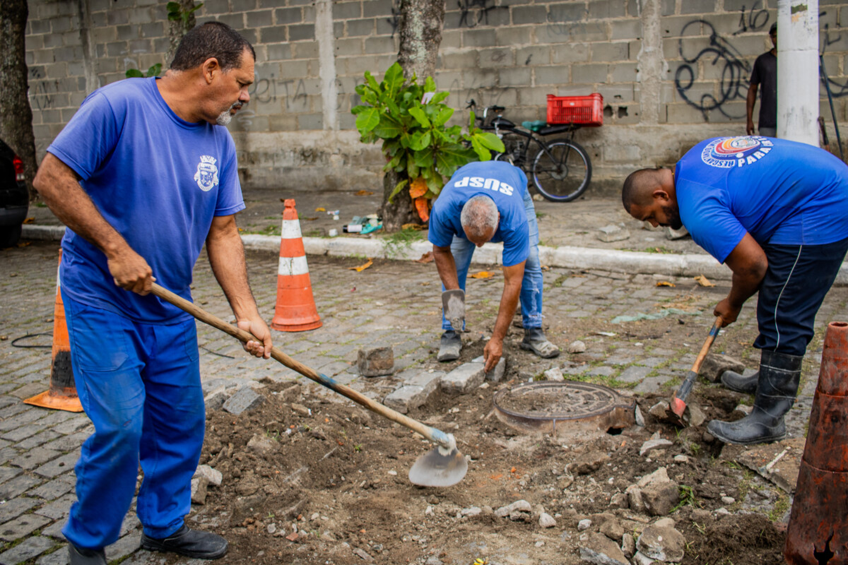 Prefeitura de Cabo Frio intensifica ações de drenagem e calcetagem em diversos bairros