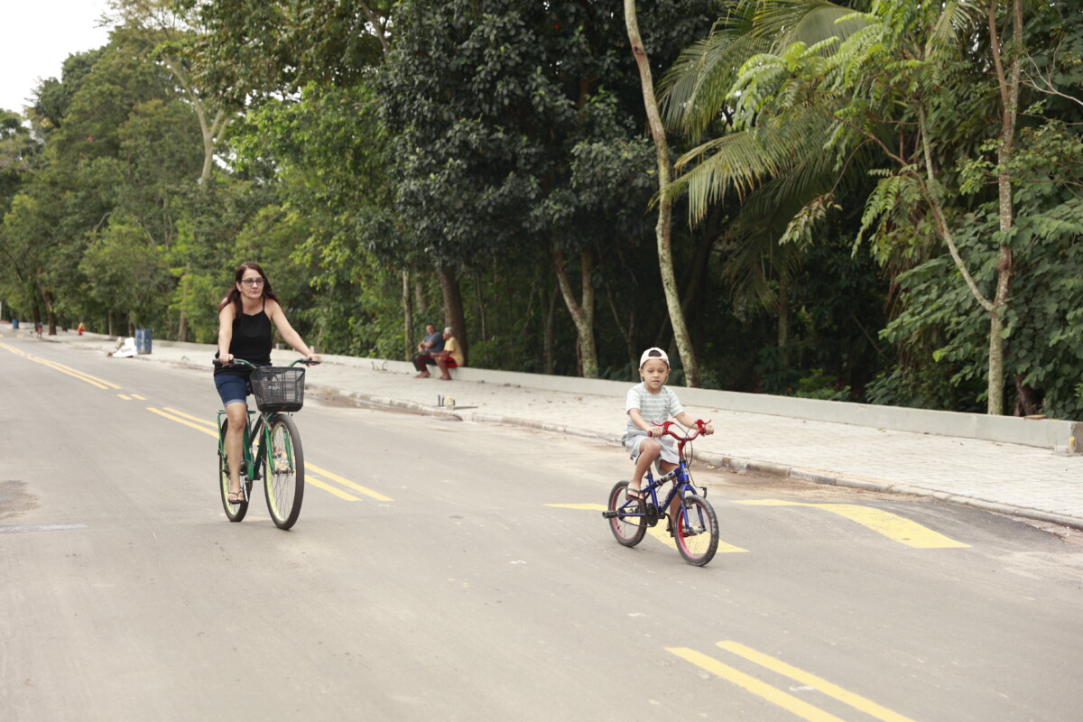 Village do Poeta e Perimetral Leste recebem 3,2 km de massa asfáltica