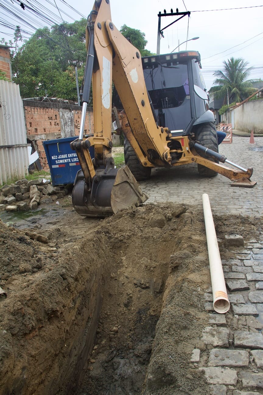 Prefeitura de Cabo Frio realiza manutenção na rede de drenagem no Jardim Esperança