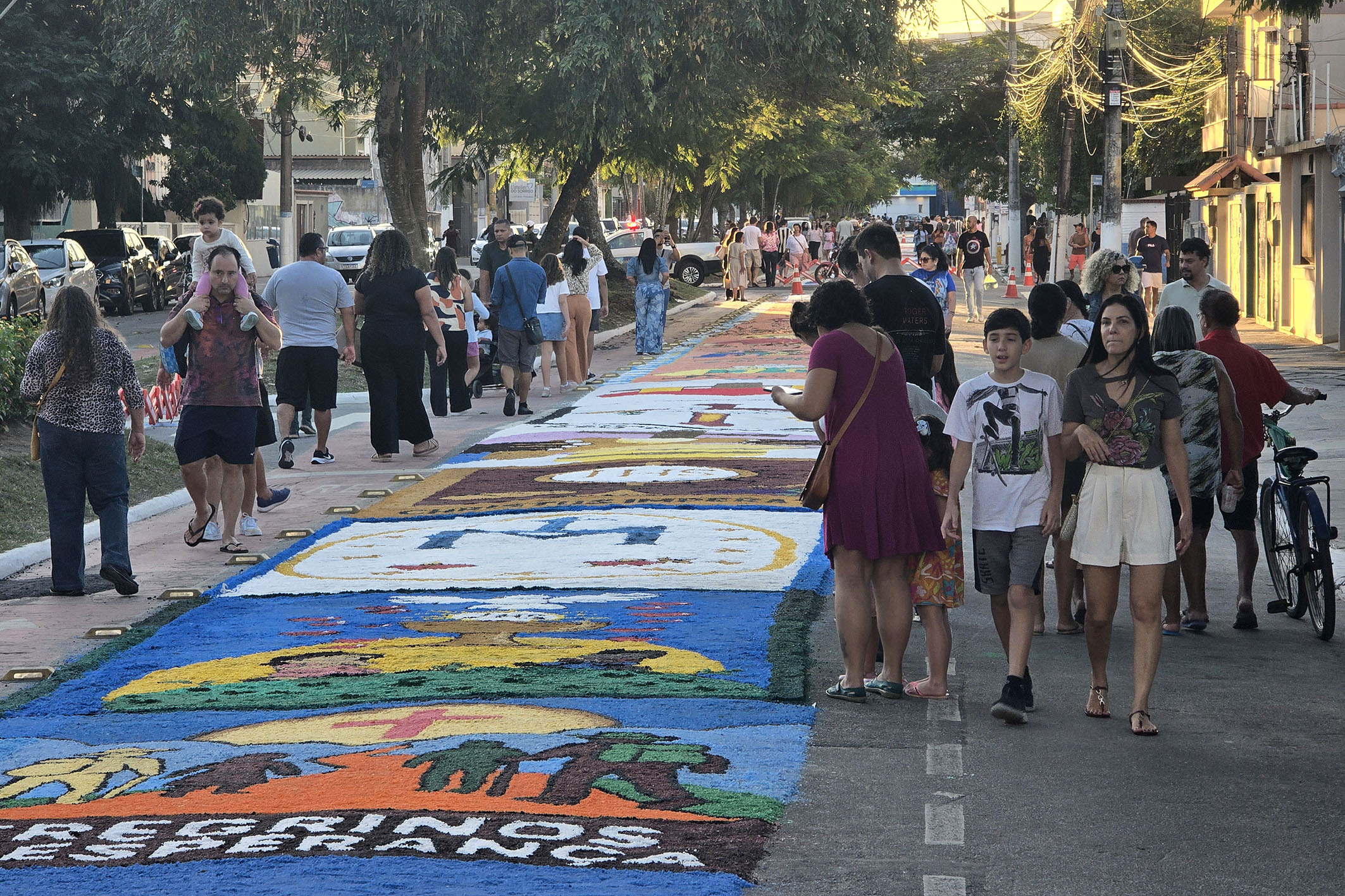 Corpus Christi em Macaé: tapetes artísticos e show de Frei Zeca são destaques da programação