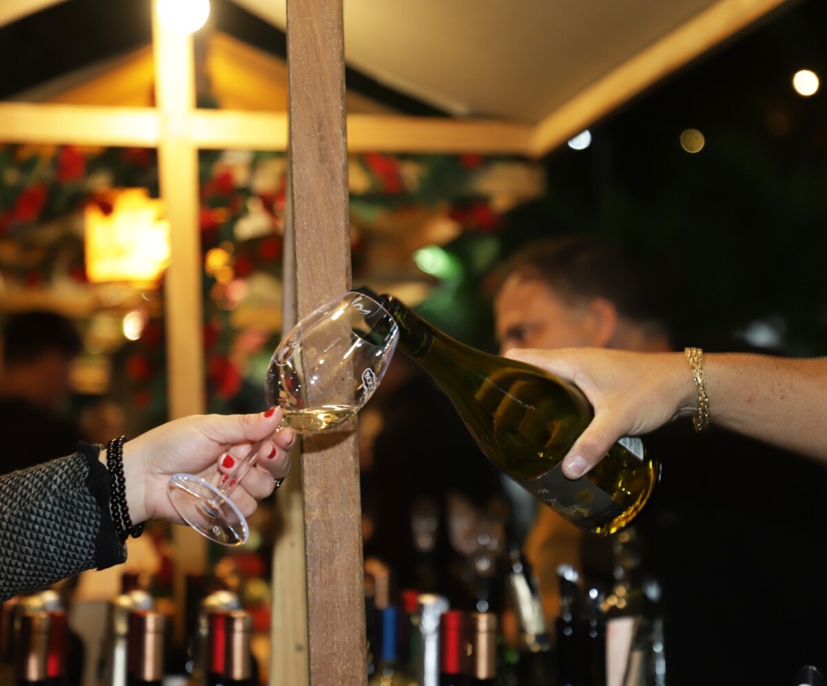 Wine in Búzios 2026 movimenta a cidade com cinco dias de degustações, música e experiências exclusivas