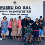 Moradores da Residência Terapêutica de São Pedro da Aldeia visitam Museu Regional do Sal