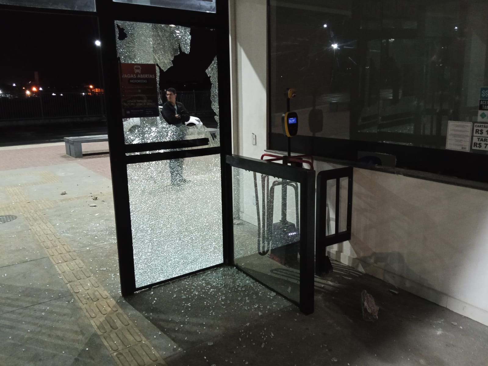 Vandalismo é registrado no Terminal Cehab durante a madrugada