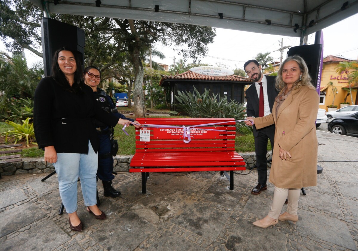 CEAM na Praça e instalação do Banco Vermelho reforçam ações de prevenção à violência contra a mulher em Búzios