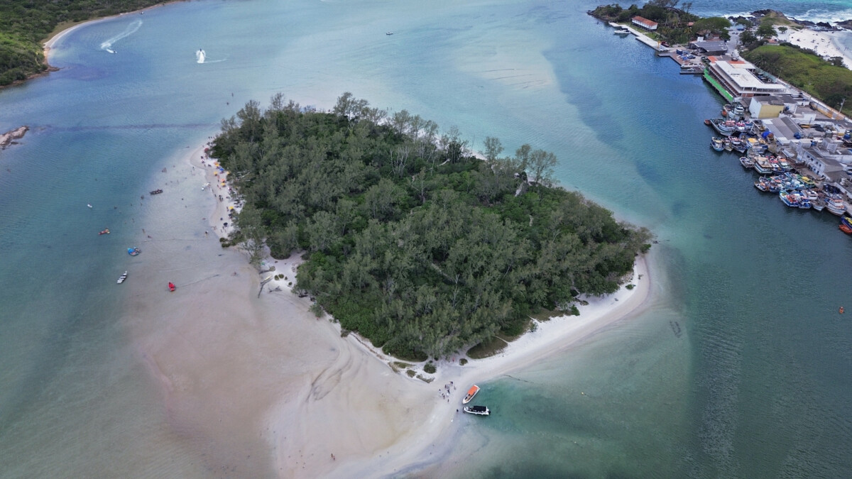 Prefeitura de Cabo Frio realiza grande mutirão de limpeza na Ilha do Japonês, no dia 22 de agosto 