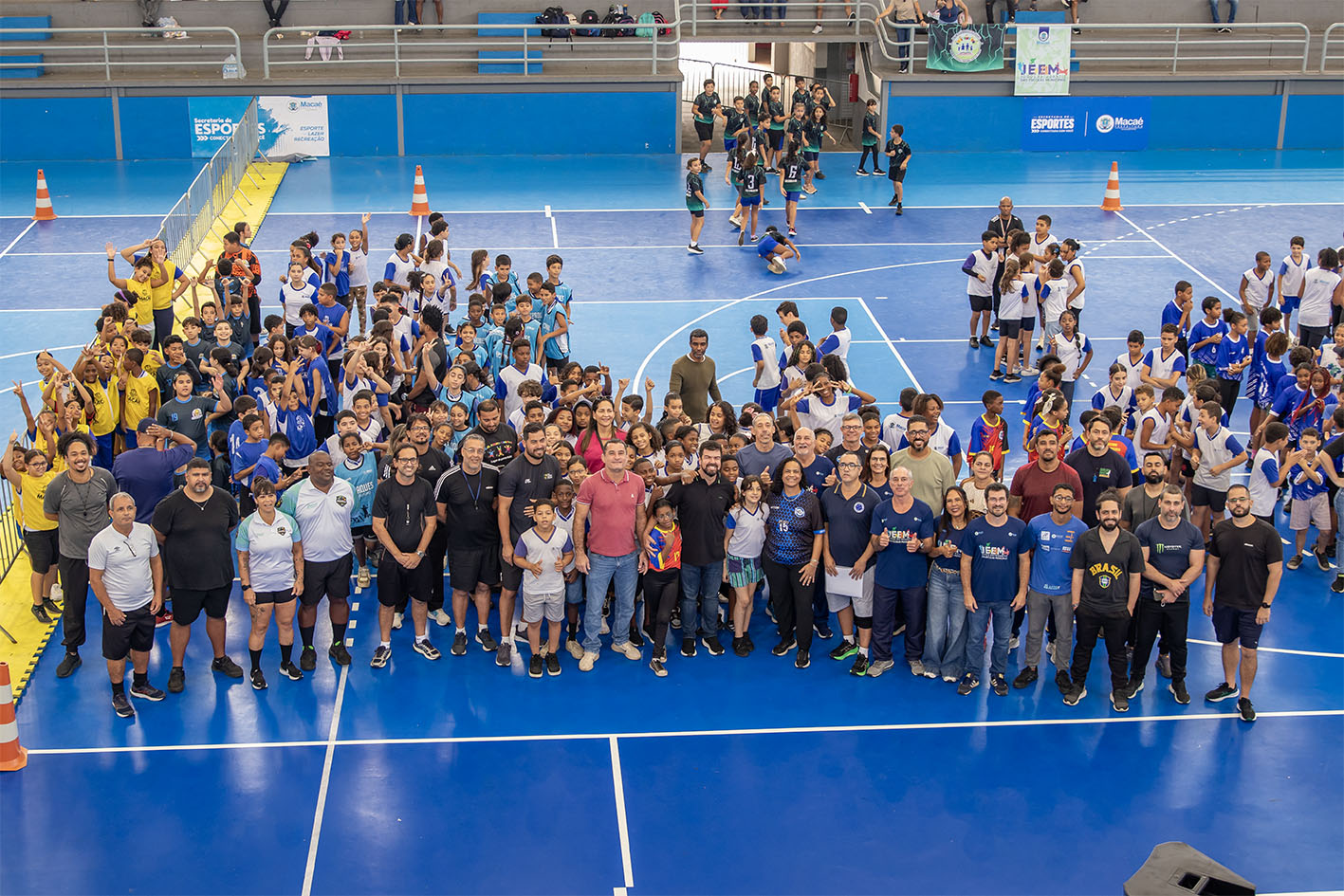 Prefeito anuncia Vila Olímpica durante abertura das finais do JEEM 2026