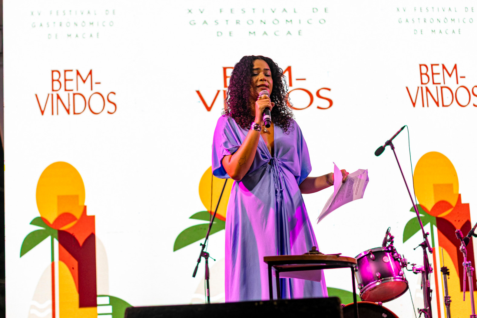 Raíla Maciel encerra turnê literária com apresentação poética inédita no Festival Macaé de Cultura e Gastronomia