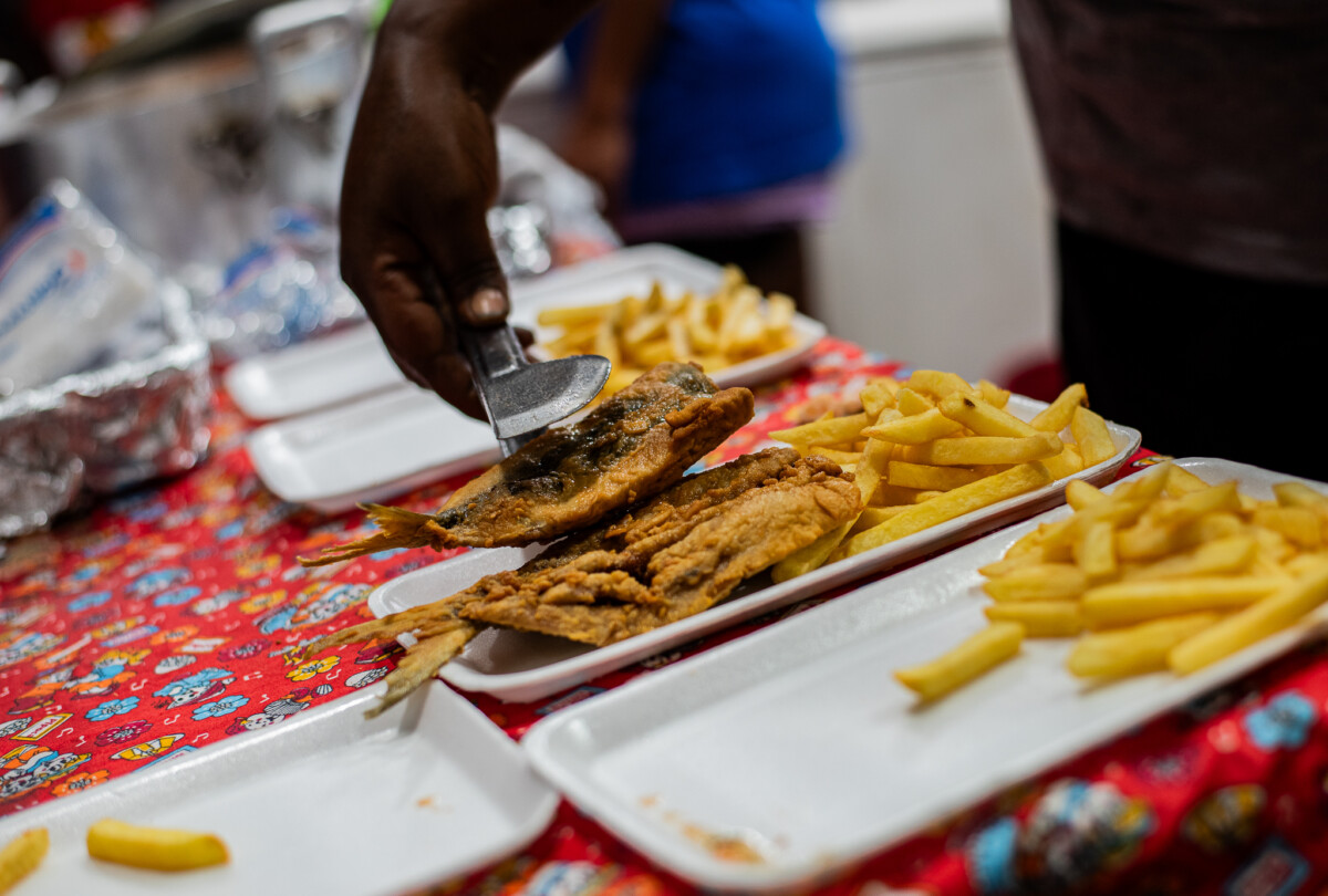 Primeiro dia do Festival da Sardinha movimenta a Vila Nova