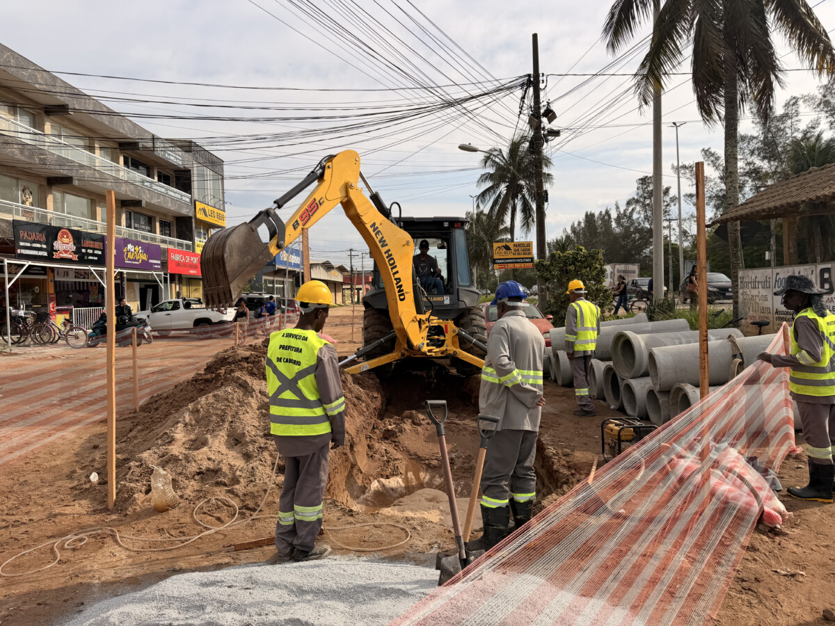 Obras de drenagem chegam a novo trecho da Avenida Independência, em Tamoios