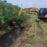 Prefeitura realiza limpeza de córregos e reforça manutenção da drenagem urbana