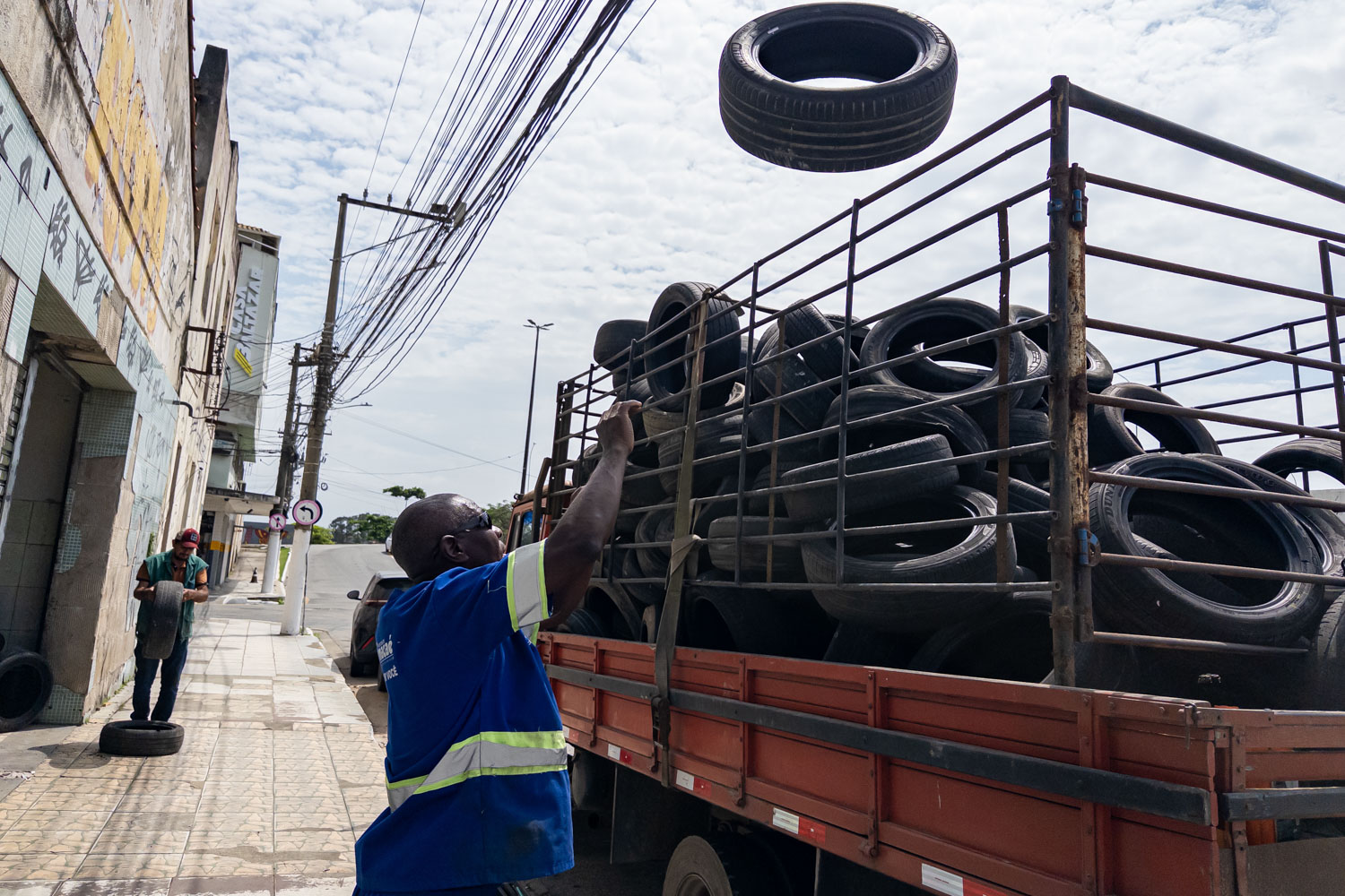 Macaé amplia recolhimento de pneus e reforça orientações para o descarte correto