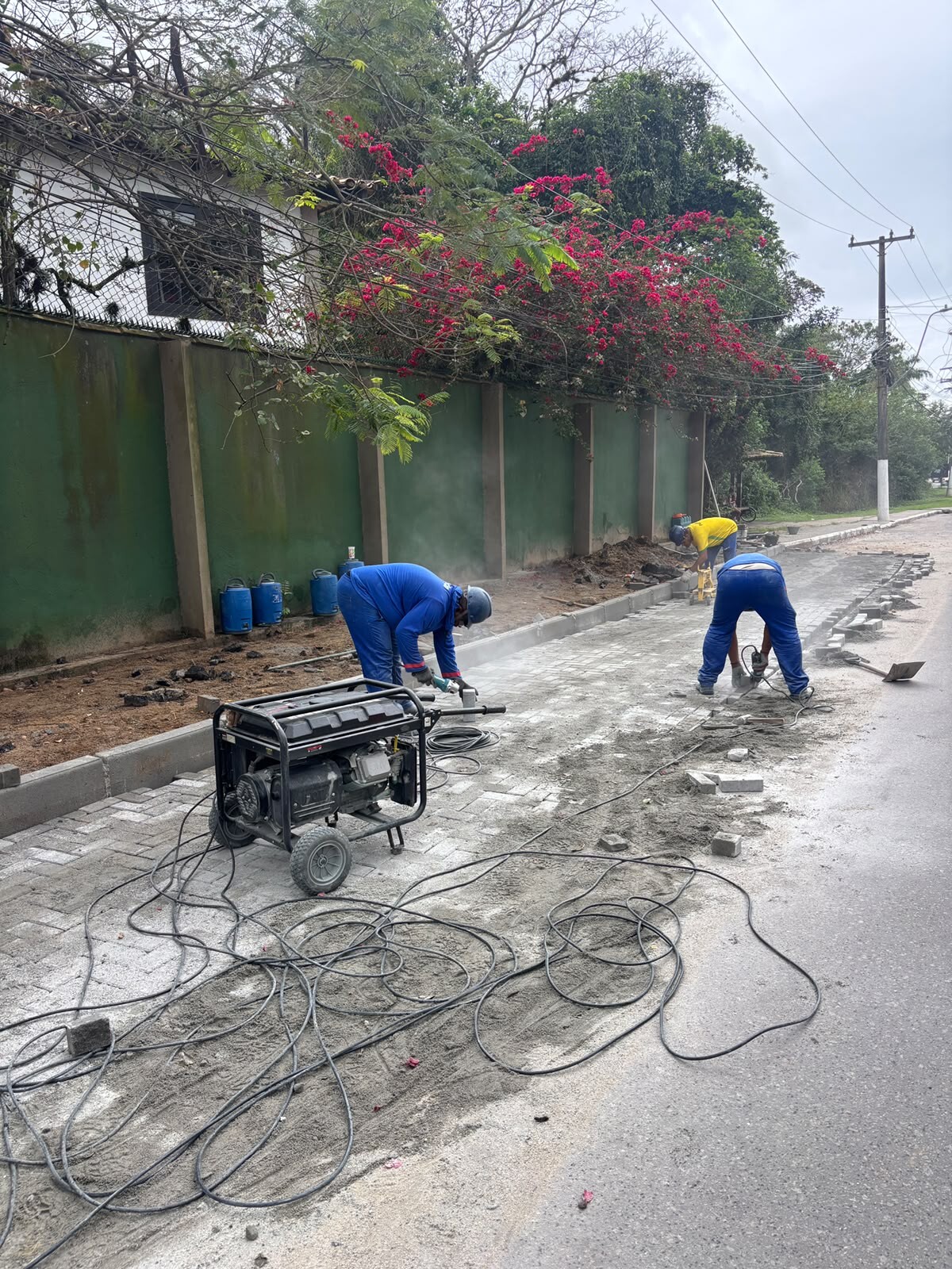 Prefeitura avança com melhorias no acostamento da Avenida José Bento Ribeiro Dantas
