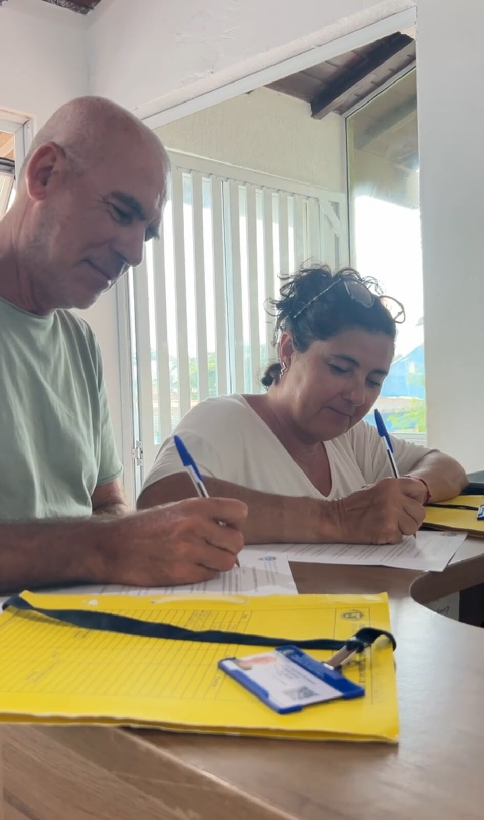 Prefeitura de Búzios inicia entrega de novos crachás aos permissionários ambulantes