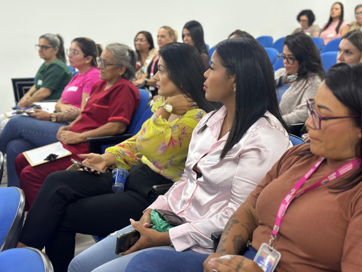 Outubro Rosa: capacitação reúne servidoras e reforça importância do cuidado integral com a saúde da mulher