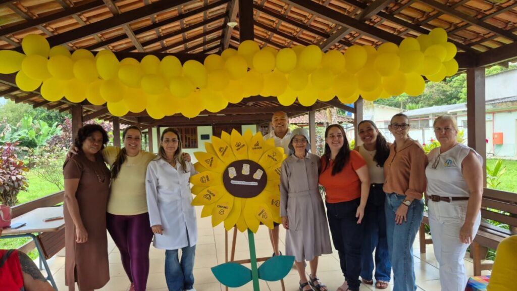 Secretaria de Saúde leva alegria para Casa do Velhinhos